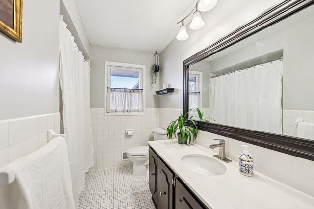 1605 Hillsboro Avenue, Golden Valley, MN 55427