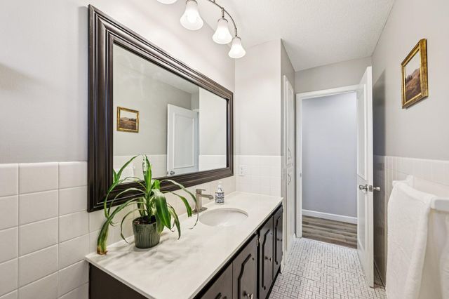 1605 Hillsboro Avenue, Golden Valley, MN 55427