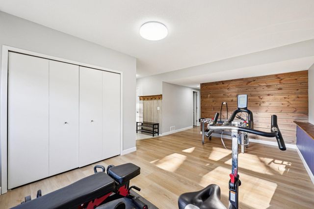 1605 Hillsboro Avenue, Golden Valley, MN 55427