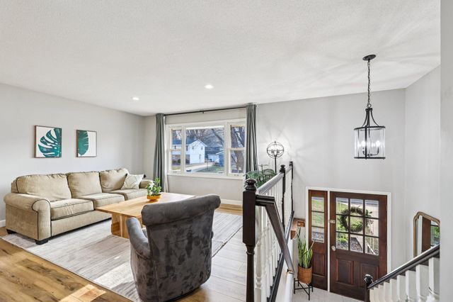 1605 Hillsboro Avenue, Golden Valley, MN 55427