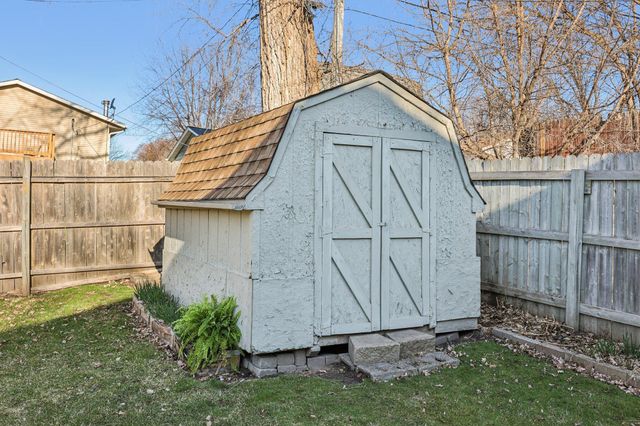 1605 Hillsboro Avenue, Golden Valley, MN 55427