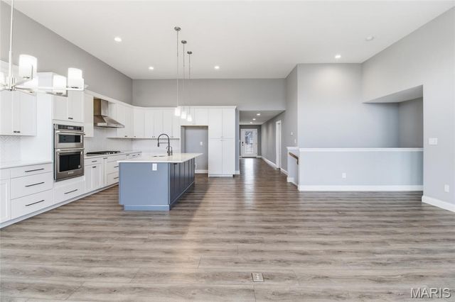 155 Palais Court, St Charles, MO 63301