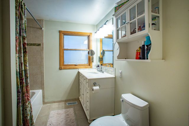 1500 Bates Lane, Schaumburg, IL 60193