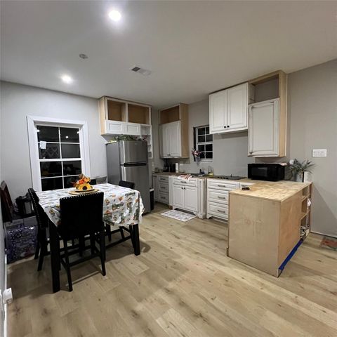 1243 Road 5263, Cleveland, TX 77327