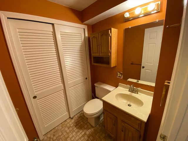 501 Ridgefield Cir B, Clinton, MA 01510