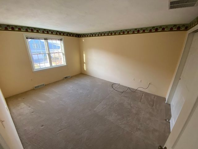 501 Ridgefield Cir B, Clinton, MA 01510