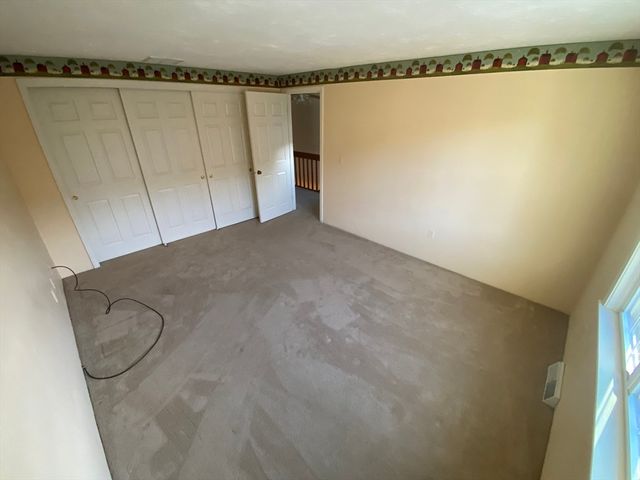 501 Ridgefield Cir B, Clinton, MA 01510