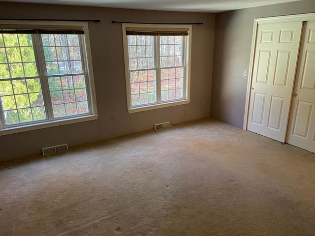 501 Ridgefield Cir B, Clinton, MA 01510