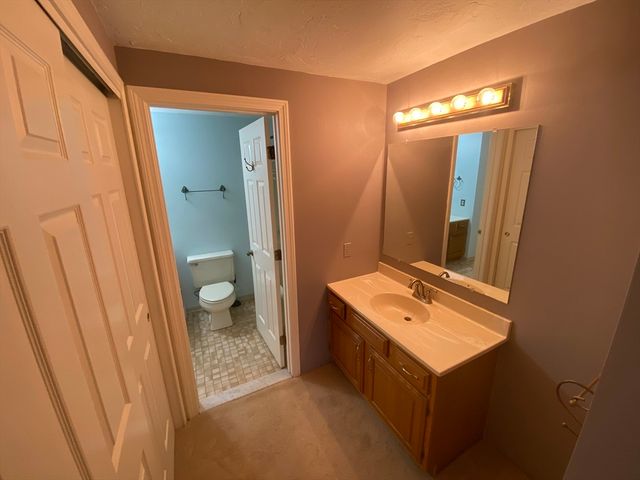501 Ridgefield Cir B, Clinton, MA 01510