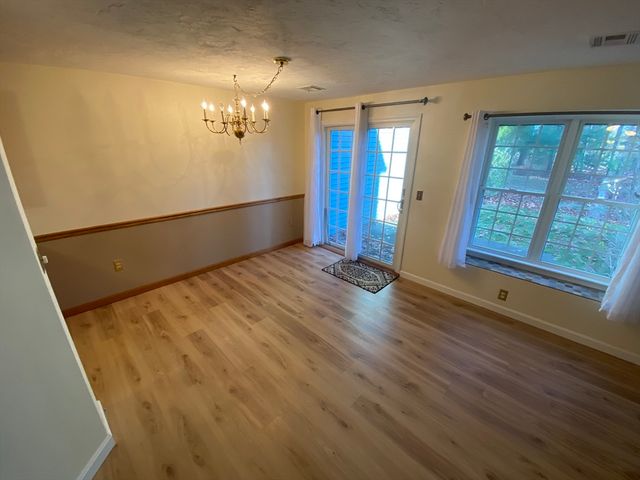 501 Ridgefield Cir B, Clinton, MA 01510