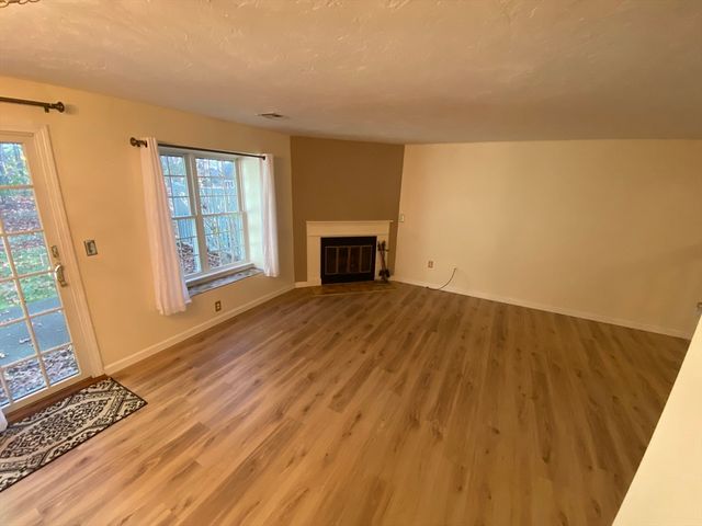 501 Ridgefield Cir B, Clinton, MA 01510