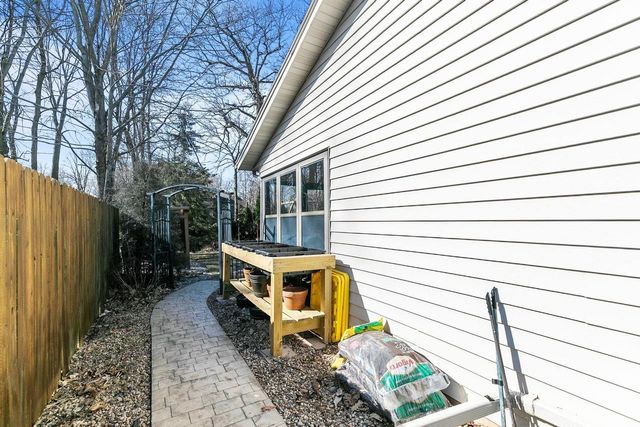 3329 S BOB O LINK LANE, Appleton, WI 54915