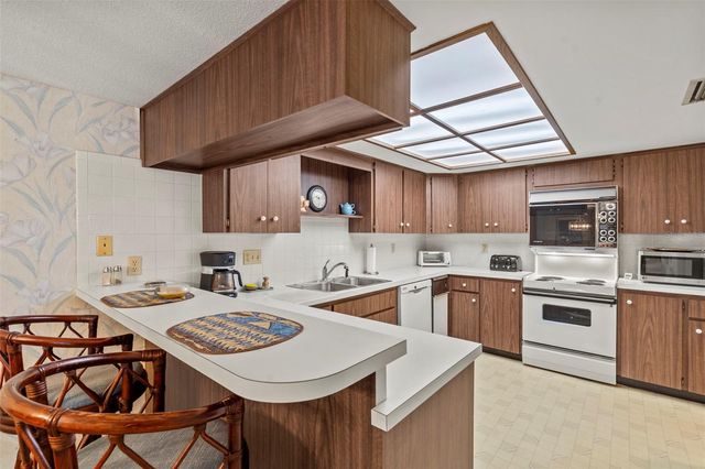 3035 COUNTRYSIDE BOULEVARD 24B, Clearwater, FL 33761