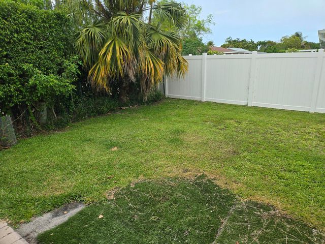 10207 NW 82nd Street, Tamarac, FL 33321