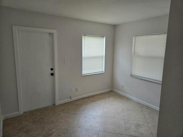 10207 NW 82nd Street, Tamarac, FL 33321