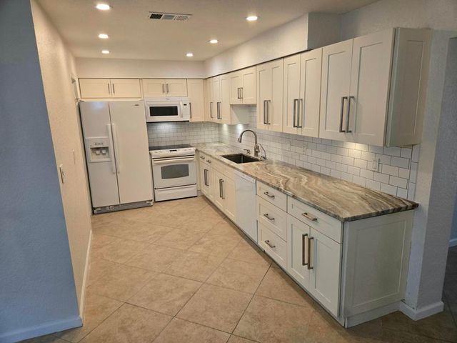 10207 NW 82nd Street, Tamarac, FL 33321