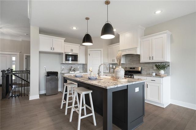 19521 W 114th Terrace, Olathe, KS 66061