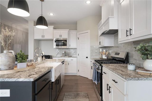 19521 W 114th Terrace, Olathe, KS 66061