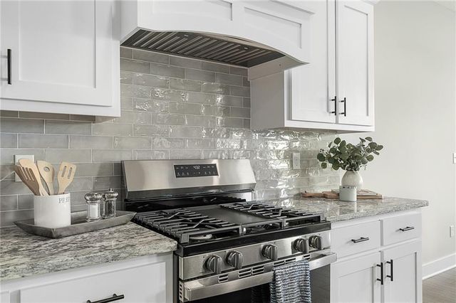 19521 W 114th Terrace, Olathe, KS 66061