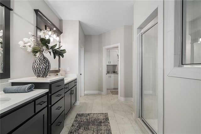 19521 W 114th Terrace, Olathe, KS 66061