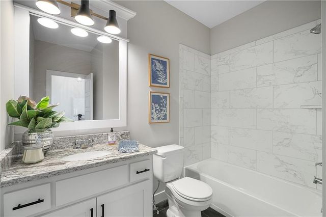 19521 W 114th Terrace, Olathe, KS 66061