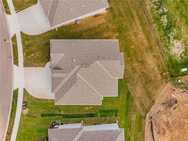 19521 W 114th Terrace, Olathe, KS 66061