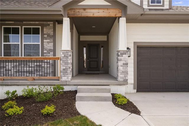 19521 W 114th Terrace, Olathe, KS 66061