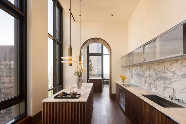 135 E 47th St Apt 26E, New York City, NY 10017