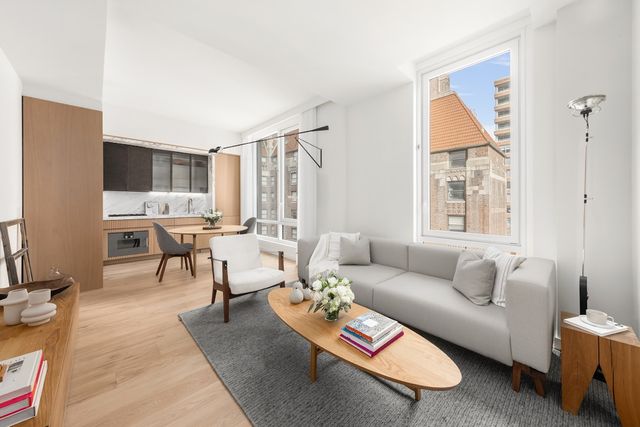 135 E 47th St Apt 26E, New York City, NY 10017