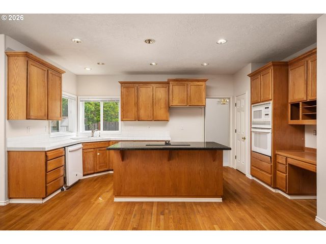 16775 Sw SPRINGWATER Ln, Beaverton, OR 97006