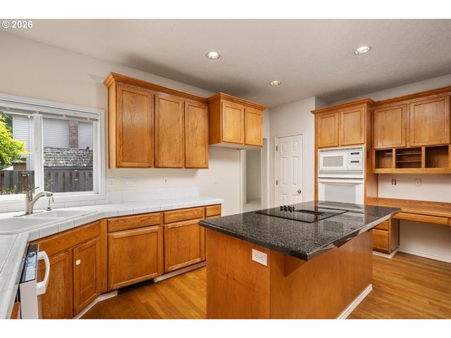 16775 Sw SPRINGWATER Ln, Beaverton, OR 97006