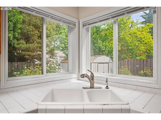 16775 Sw SPRINGWATER Ln, Beaverton, OR 97006