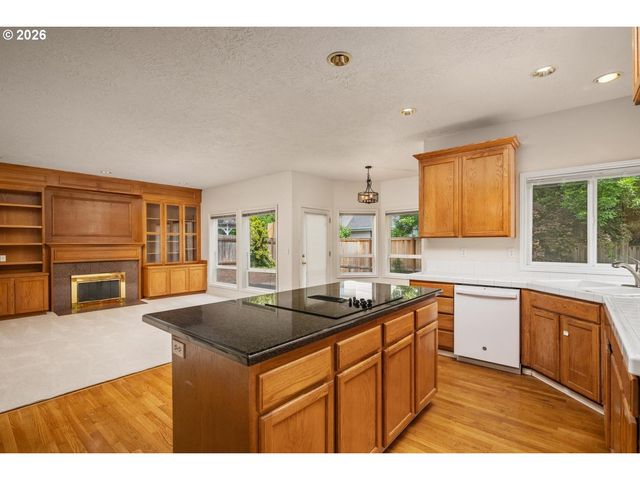 16775 Sw SPRINGWATER Ln, Beaverton, OR 97006