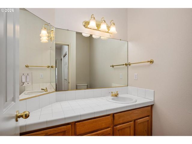 16775 Sw SPRINGWATER Ln, Beaverton, OR 97006