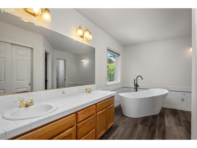 16775 Sw SPRINGWATER Ln, Beaverton, OR 97006