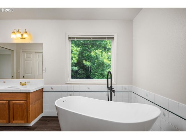 16775 Sw SPRINGWATER Ln, Beaverton, OR 97006