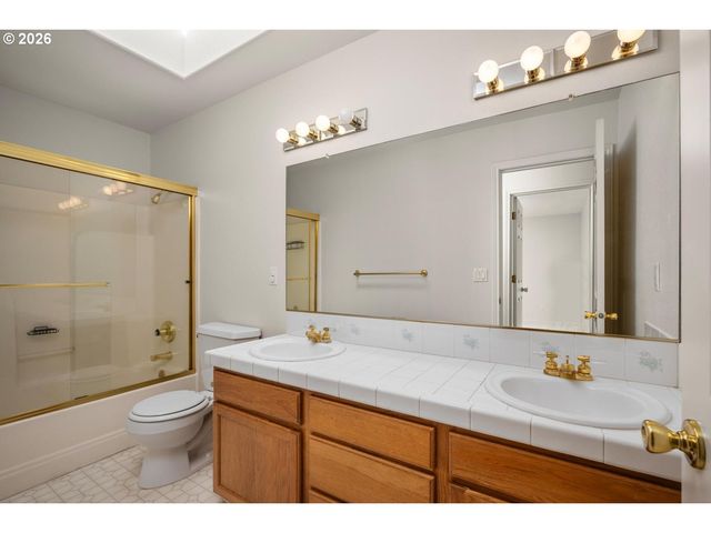 16775 Sw SPRINGWATER Ln, Beaverton, OR 97006