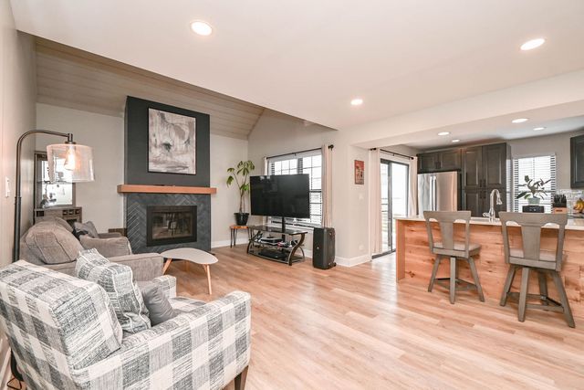 598 Dunham Road, Gurnee, IL 60031