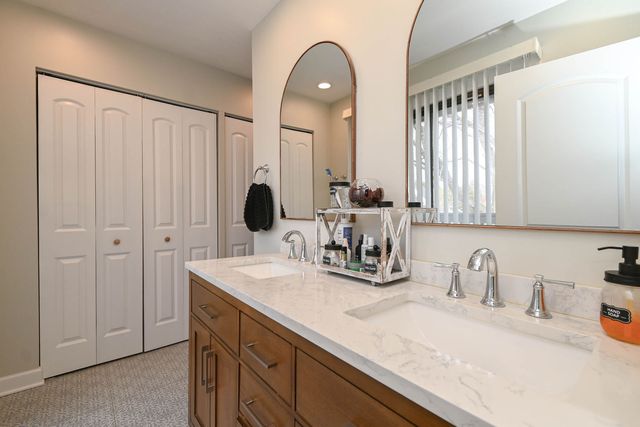 598 Dunham Road, Gurnee, IL 60031