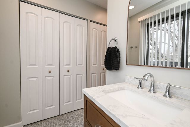 598 Dunham Road, Gurnee, IL 60031