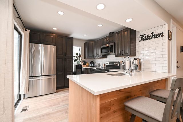 598 Dunham Road, Gurnee, IL 60031