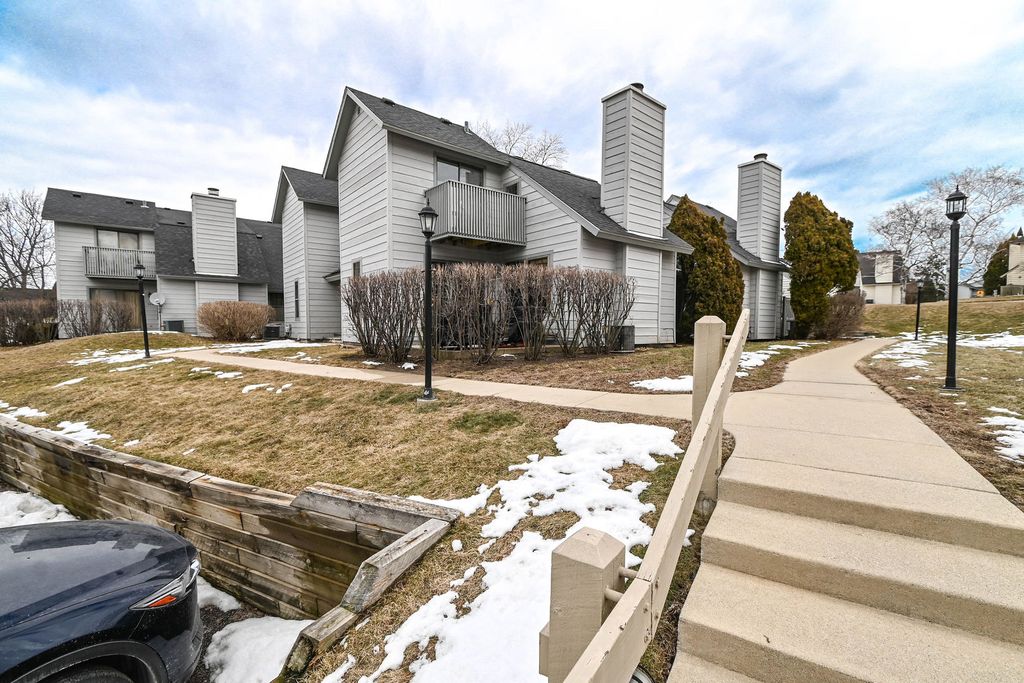 598 Dunham Road, Gurnee, IL 60031