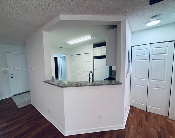 3453 NW 44th St 105, Oakland Park, FL 33309