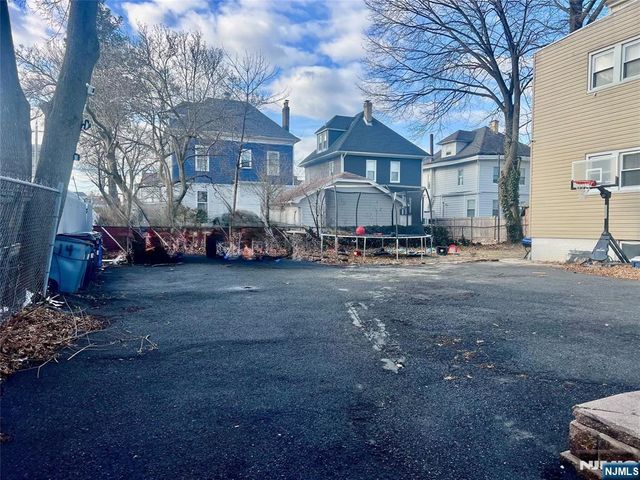 10-14 Noll Place 3, Newark, NJ 07106