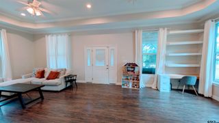 1300 N Broadway Ave, Tyler, TX 75702