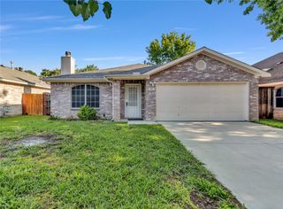 305 Familia Court, Irving, TX 75061