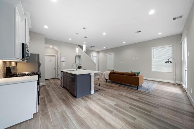 8322 Curry Road, Houston, TX 77093