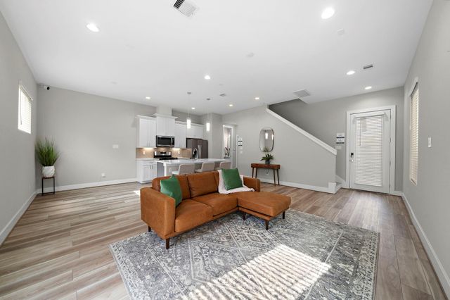 8322 Curry Road, Houston, TX 77093