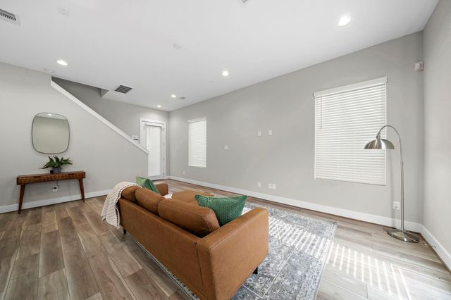 8322 Curry Road, Houston, TX 77093