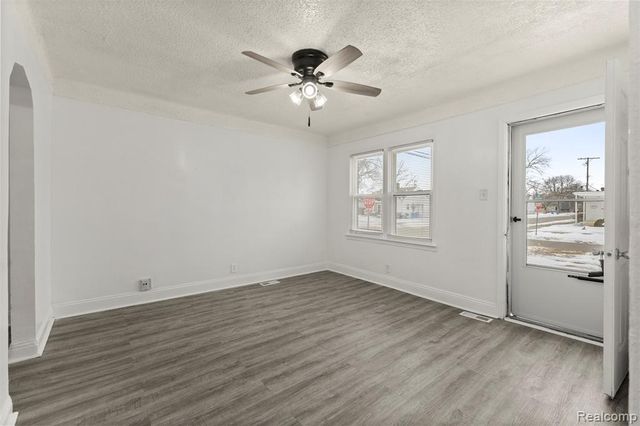 4721 Jackson Street, Dearborn Heights, MI 48125